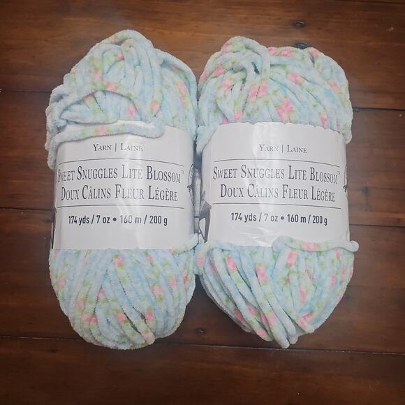 Loops & Threads Sweet Snuggles Lite Yarn 2 Robin - Picture 1 of 3